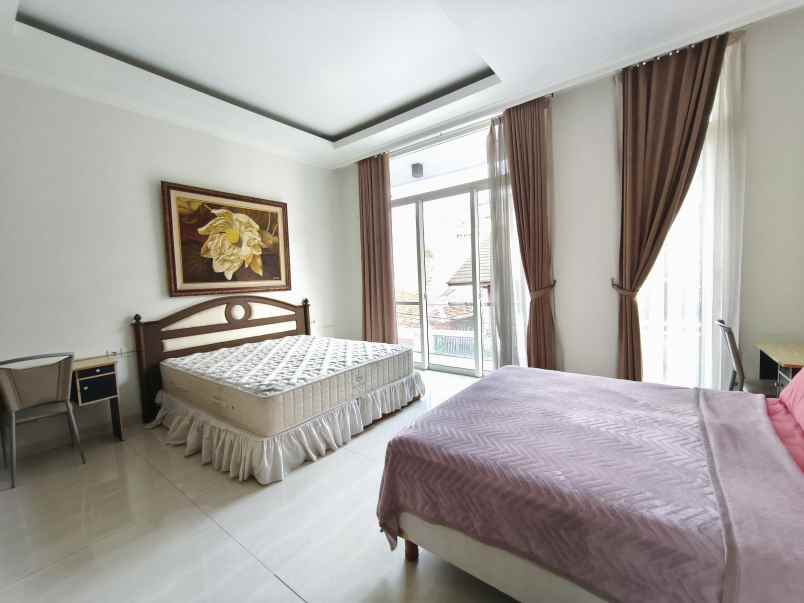 rumah bagus shm tomang jakarta barat