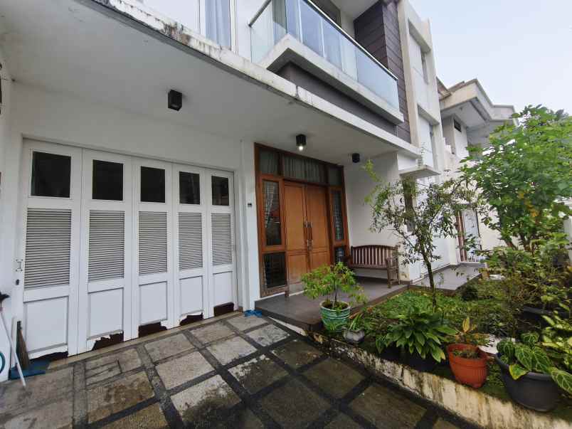 rumah bagus shm tomang jakarta barat