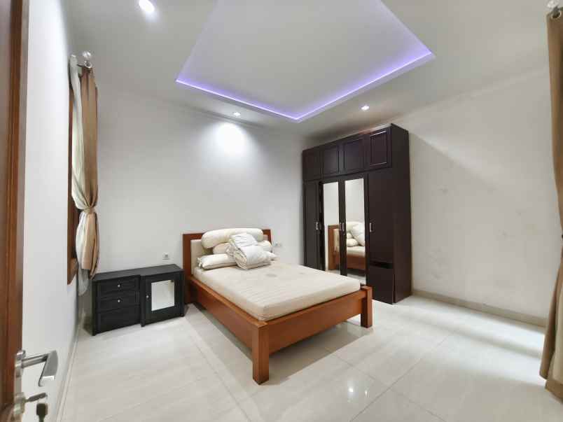 rumah bagus shm tomang jakarta barat