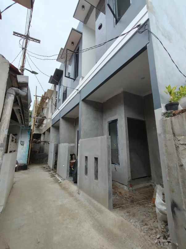 rumah baru 2 lantai minimalis di condet jaktim