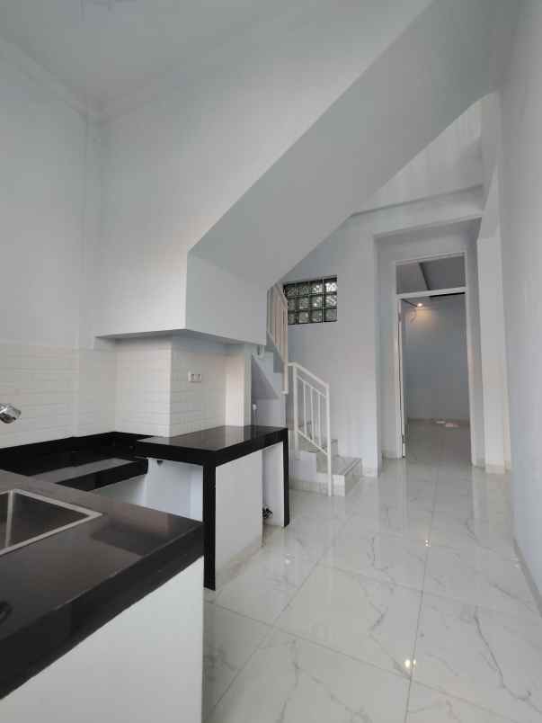 rumah baru dalam komplek di pondok kelapa jaktim