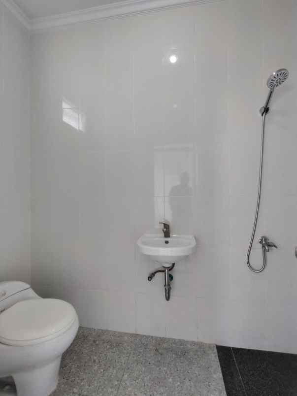 rumah baru dalam komplek di pondok kelapa jaktim