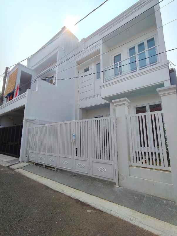 rumah baru dalam komplek di pondok kelapa jaktim