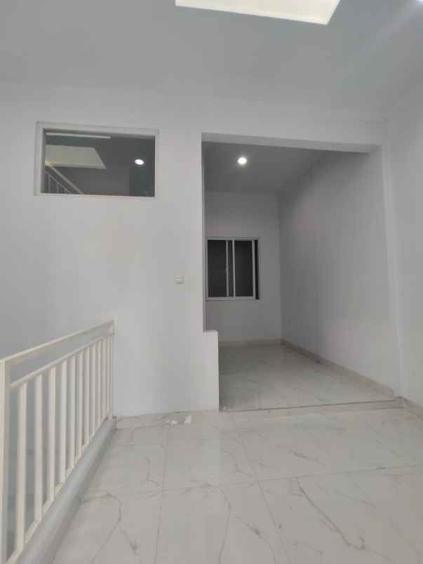 rumah baru dalam komplek di pondok kelapa jaktim