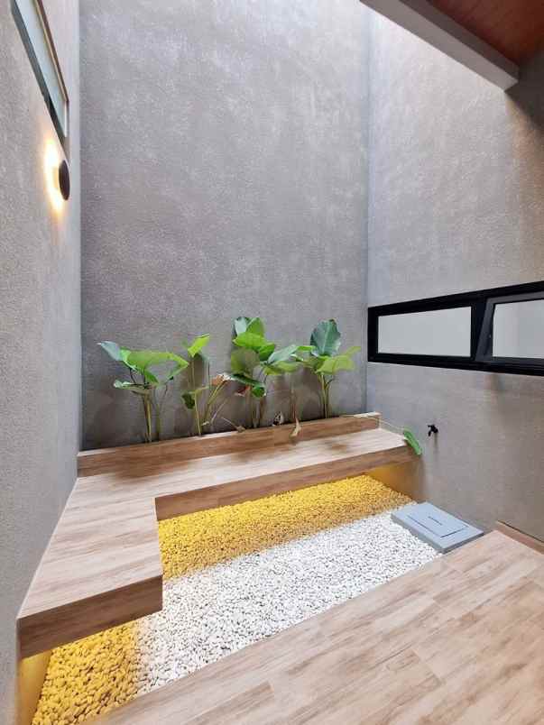 rumah baru modern di manyar tirtoyoso surabaya