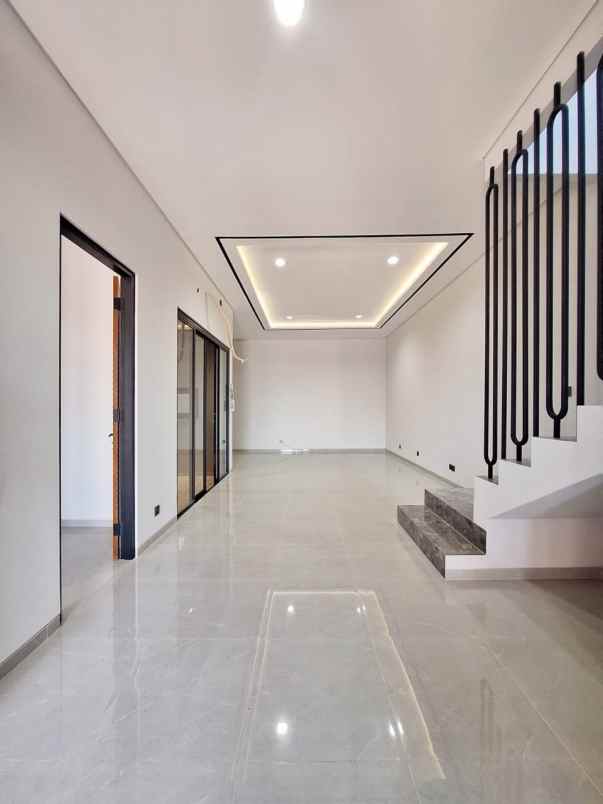 rumah baru modern di manyar tirtoyoso surabaya