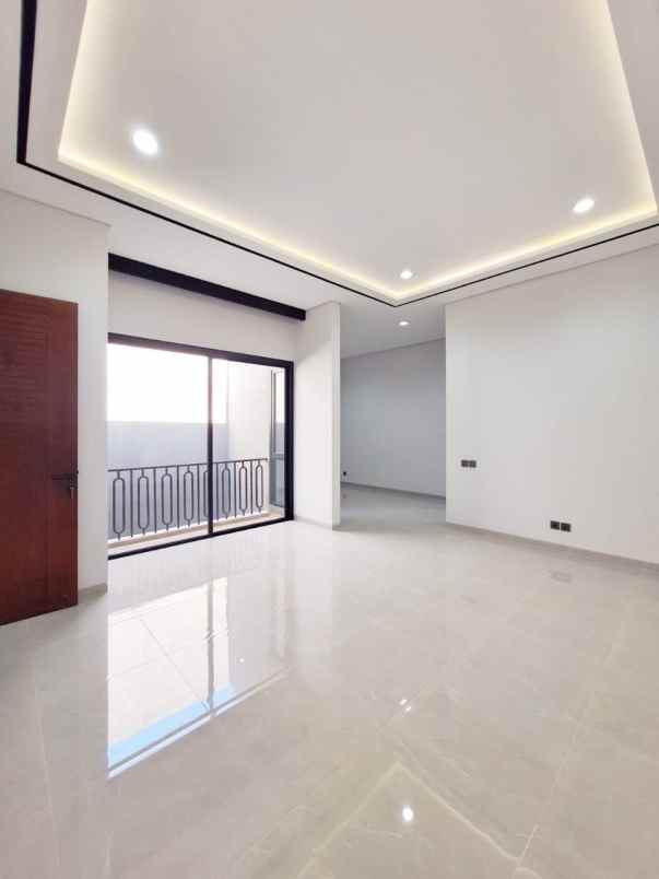 rumah baru modern di manyar tirtoyoso surabaya