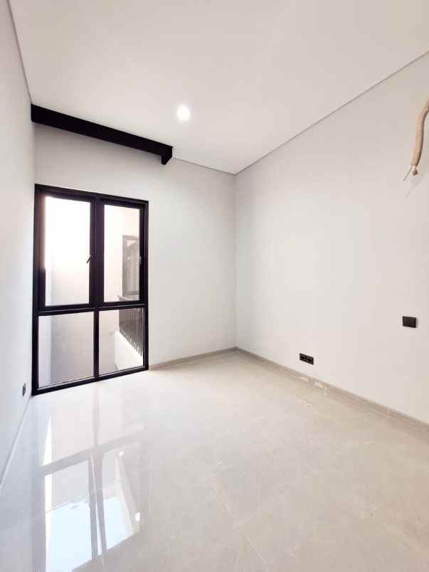 rumah baru modern di manyar tirtoyoso surabaya