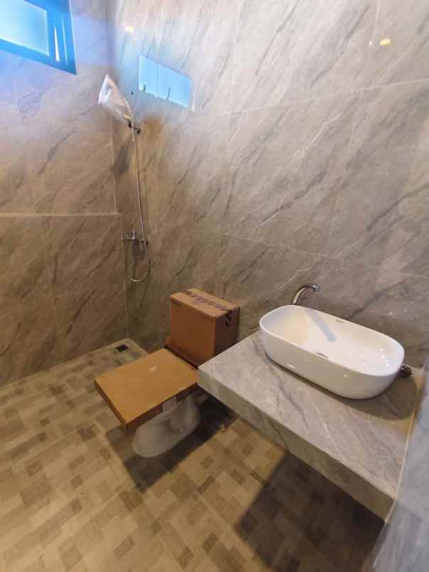rumah baru modern lokasi manyar jaya surabaya