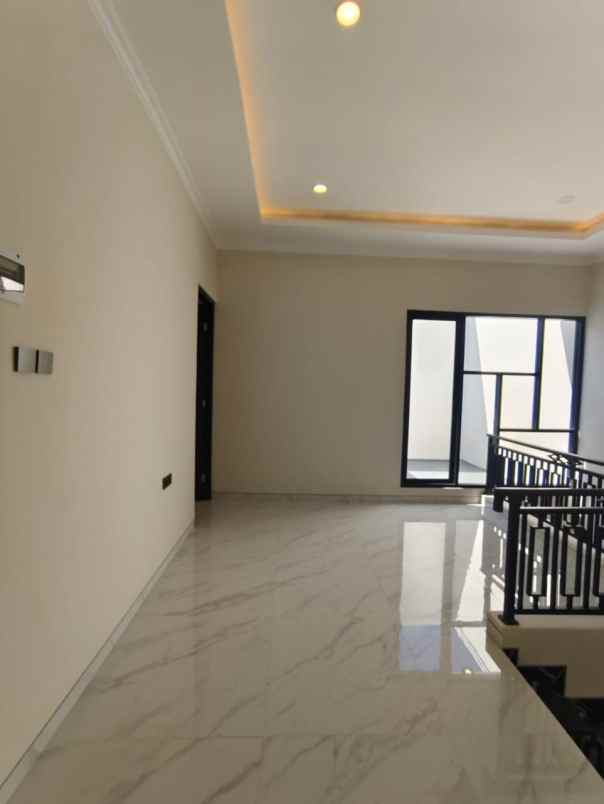 rumah baru modern lokasi manyar jaya surabaya