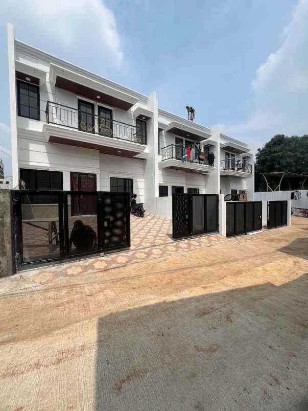 rumah baru siap huni dekat ke akses tol jatiwaringin