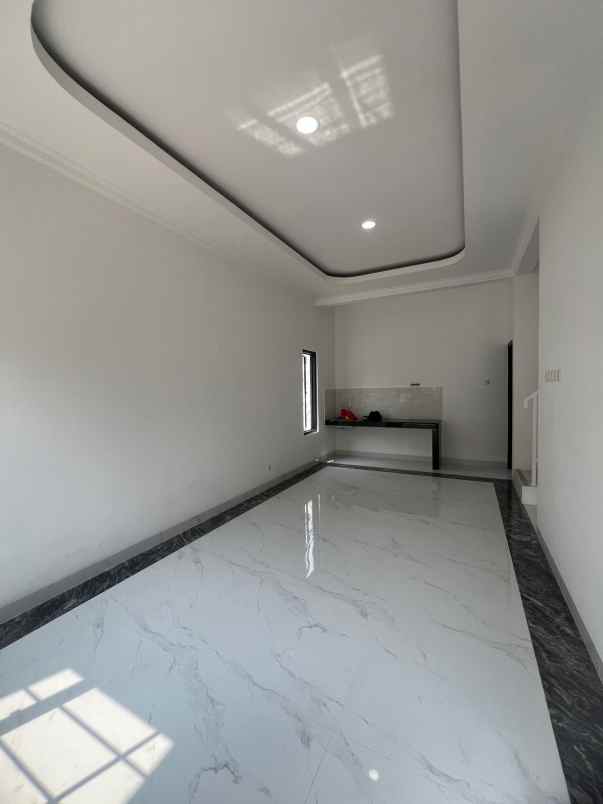 rumah baru siap huni dekat ke akses tol jatiwaringin