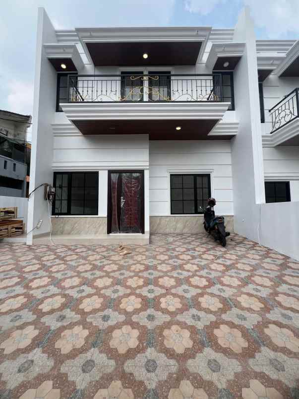rumah baru siap huni dekat ke akses tol jatiwaringin