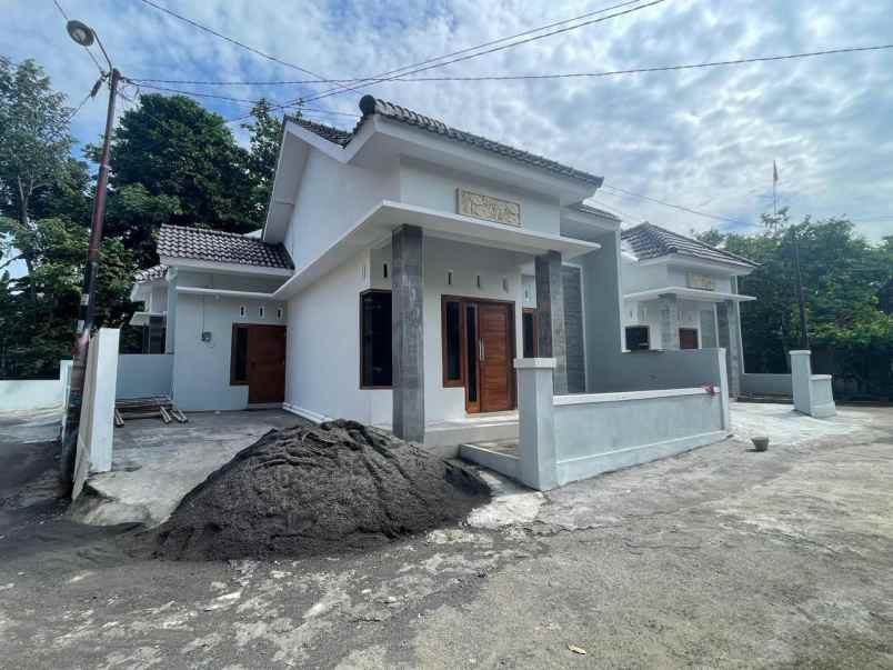 rumah baru siap huni di sleman barat seyegan jogja