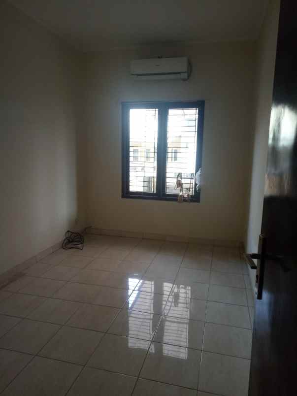 rumah belakang mall kelapa gading