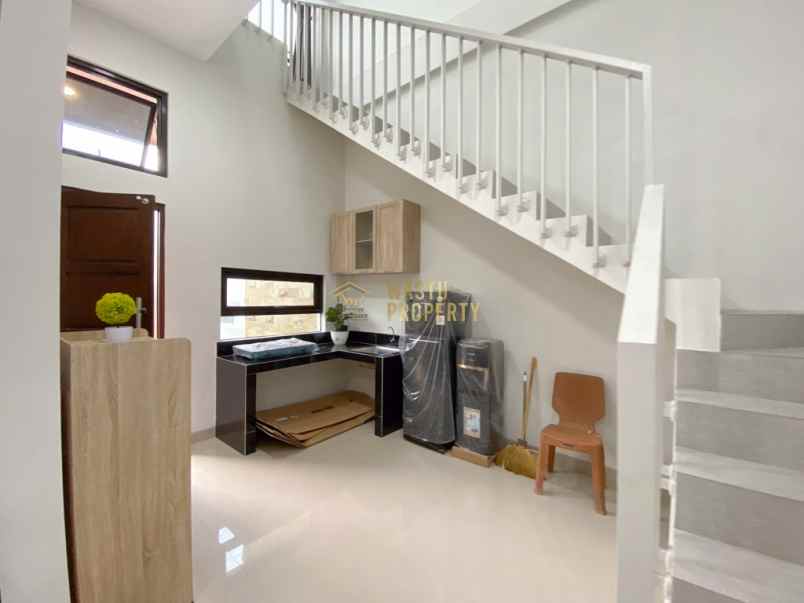 rumah cantik 2 lantai siap huni di condongcatur