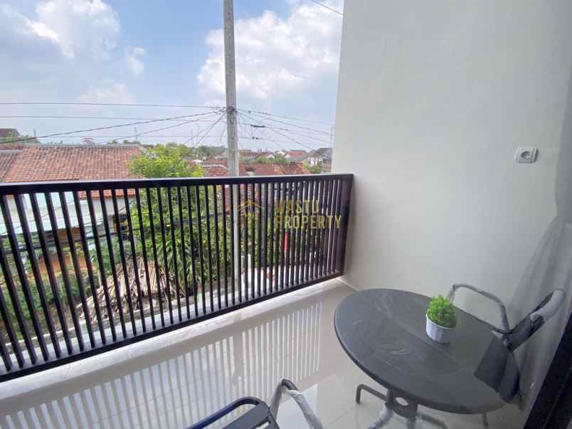 rumah cantik 2 lantai siap huni di condongcatur