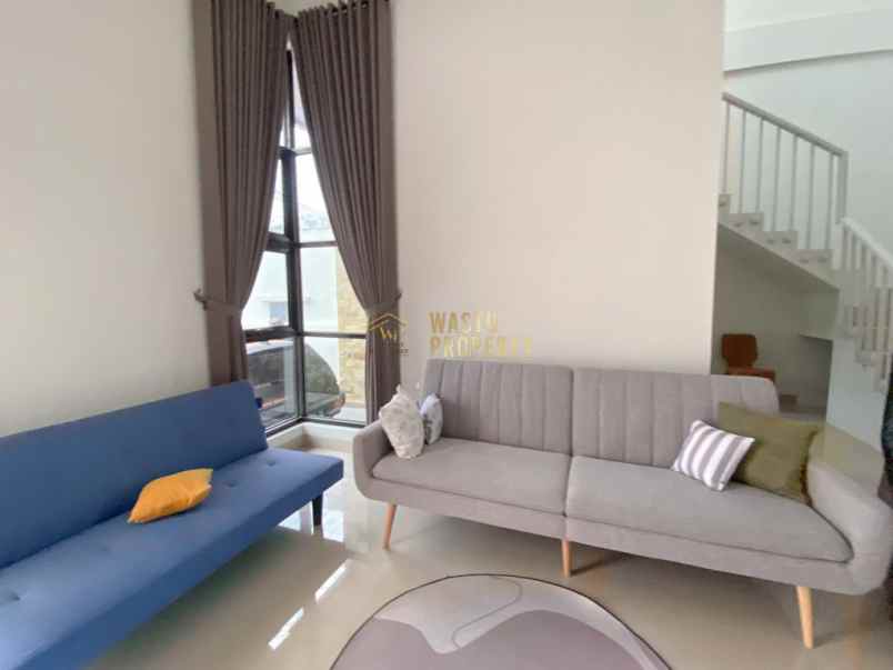 rumah cantik 2 lantai siap huni di condongcatur