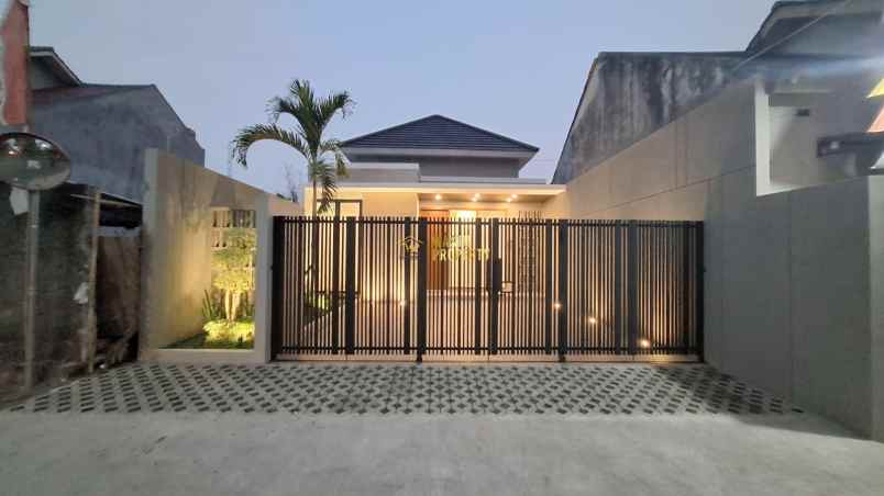 rumah cantik modern siap huni di purwomartani kalasan