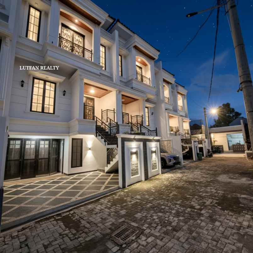 rumah cilandak 3 lantai dekat transmart