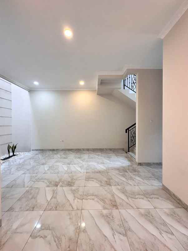 rumah cluster posisi hook di pondok gede kota bekasi