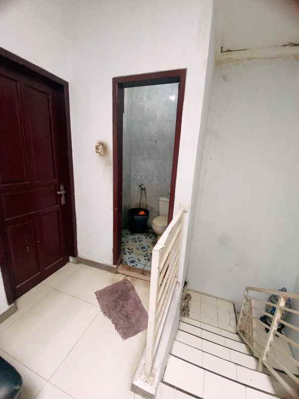 rumah dalam komplek kav marinir pondok kelapa