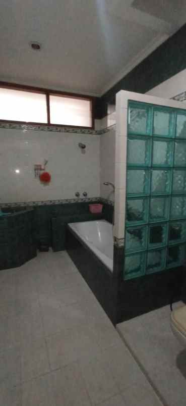 rumah dalam perumahan elit di ampera pasar minggu