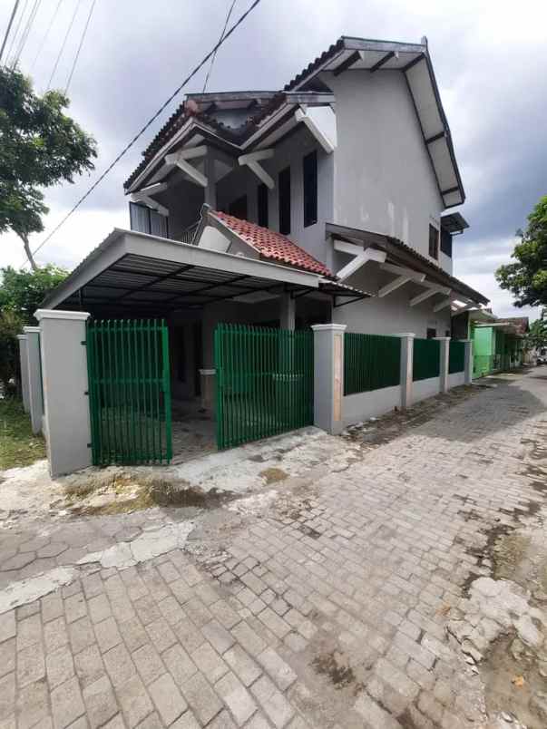 rumah hook 2 lantai di rejowinangun kota jogja