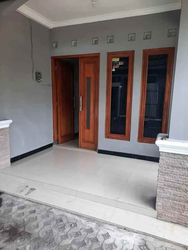 rumah hook 2 lantai di rejowinangun kota jogja