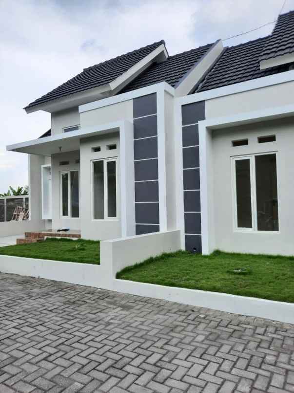 rumah jalan raya tajem utara