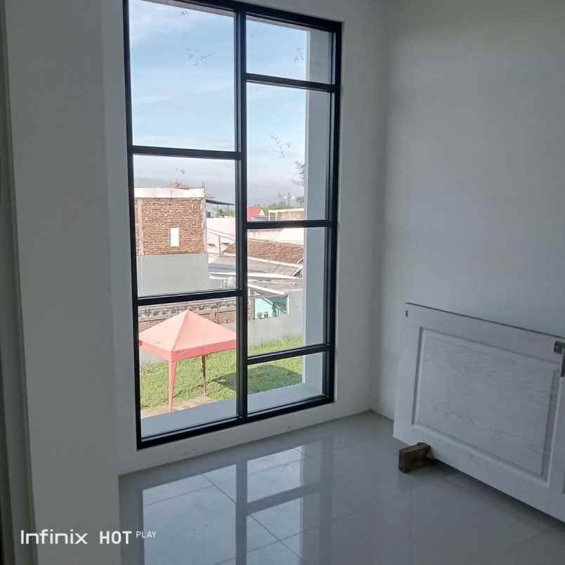 rumah jl cisasawi cihanjuang