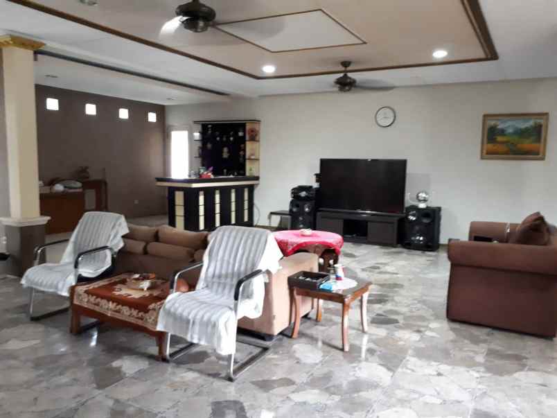 rumah jl komplek billymoon