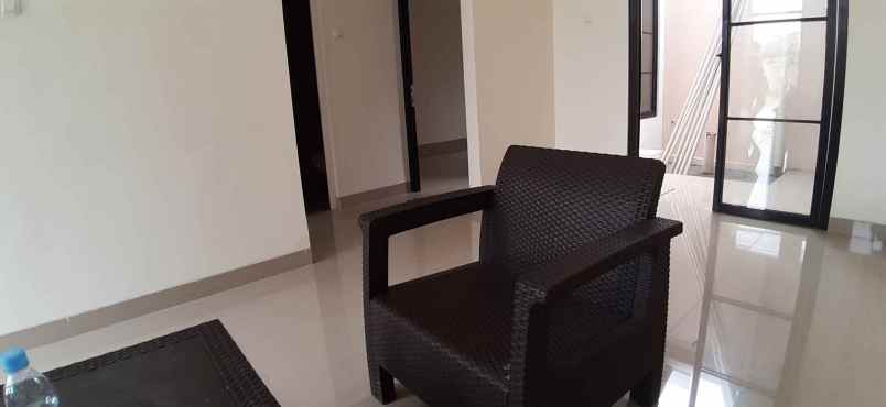 rumah jl lurah madi no 6 kp