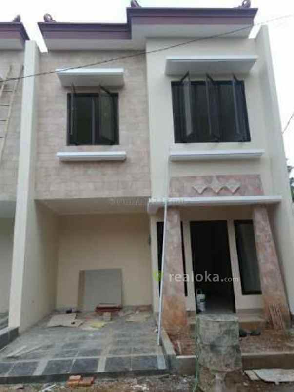 rumah jl tampak siring no 17a