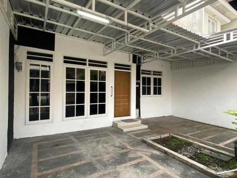 rumah manyar jaya strategis minimalis siap huni