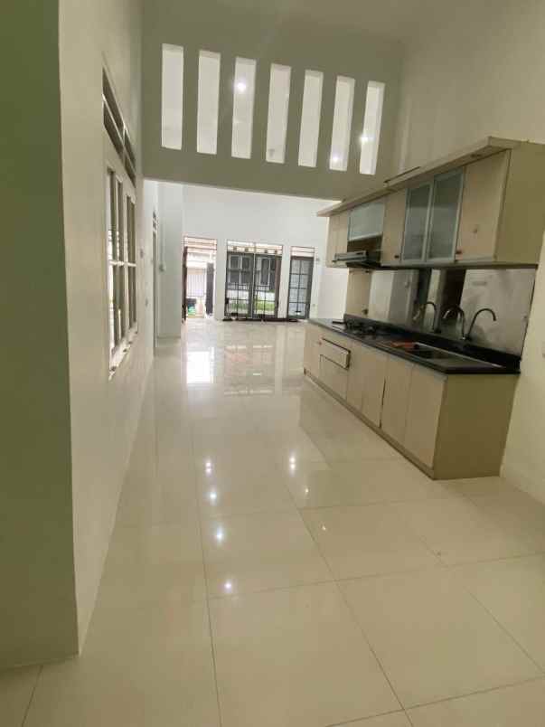 rumah manyar jaya strategis minimalis siap huni