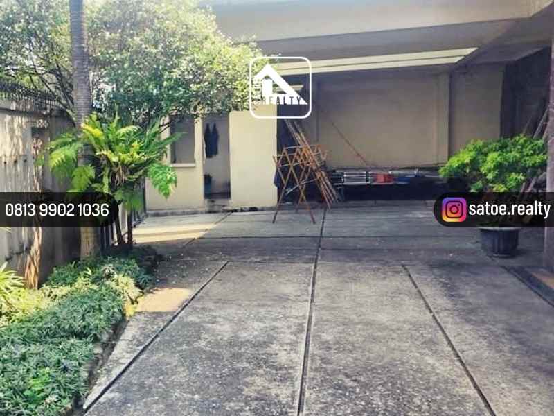 rumah megah halaman luas di area jl mampang prapatan
