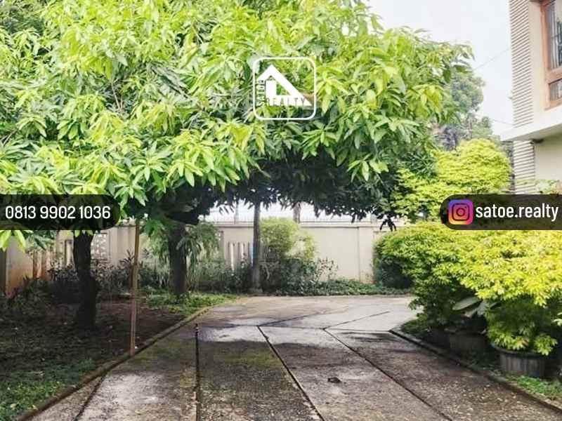 rumah megah halaman luas di area jl mampang prapatan