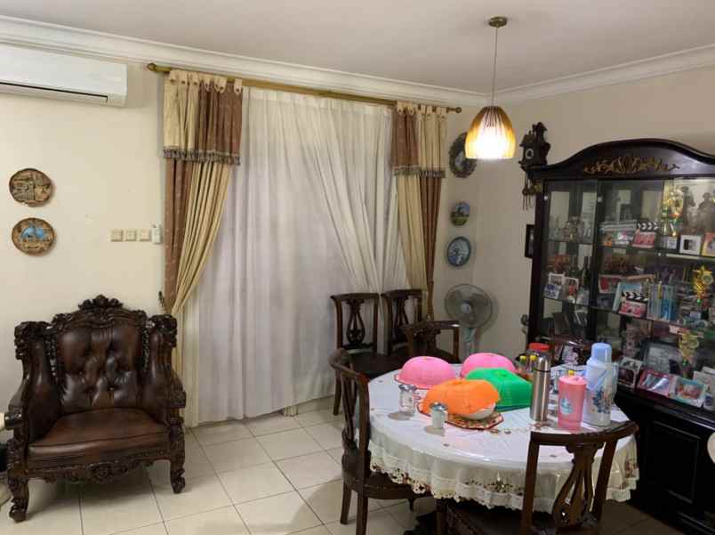 rumah mewah di taman windsor kota wisata siap huni