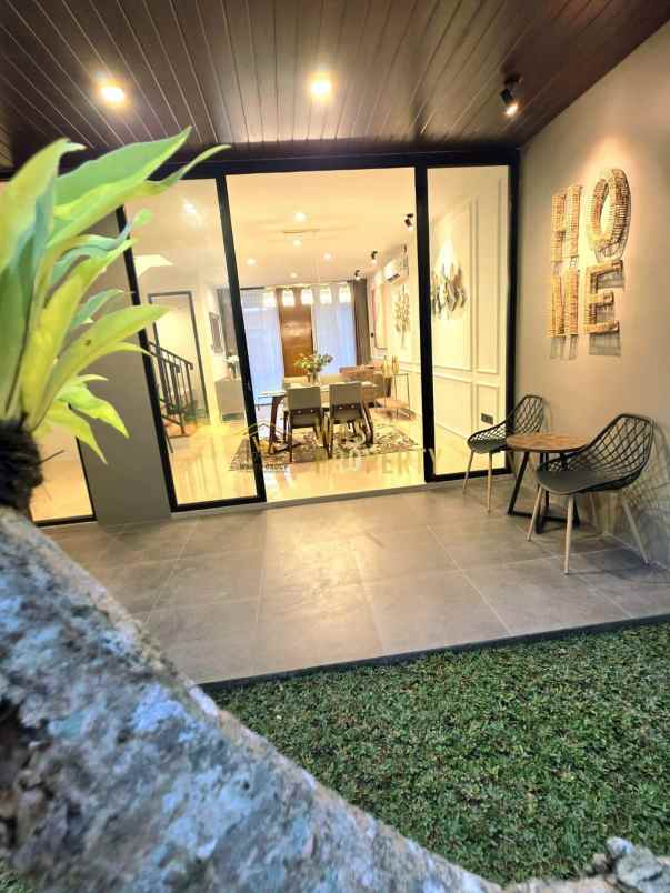 rumah mewah fully furnished dekat stadion maguwoharjo