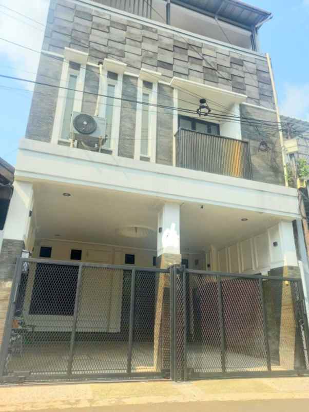 rumah mewah rumah dalam komplek buaran jakarta timur