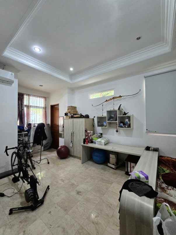 rumah mewah tanah luas di kav marinir pondok kelapa