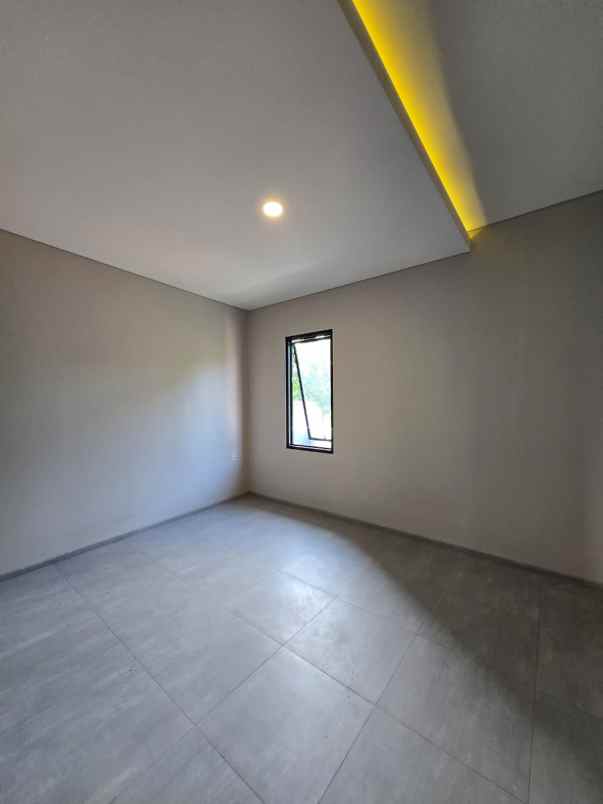 rumah minimalis siap huni di tenga kota di kayu putih