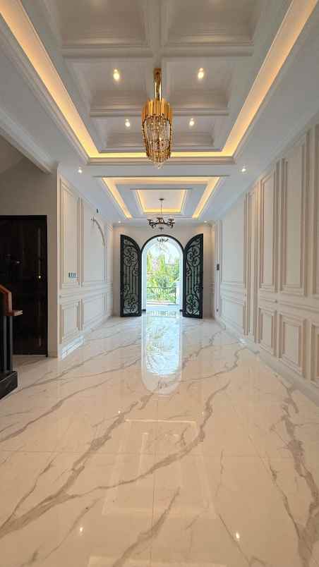 rumah modern classic 3 lantai di jagakarsa jaksel