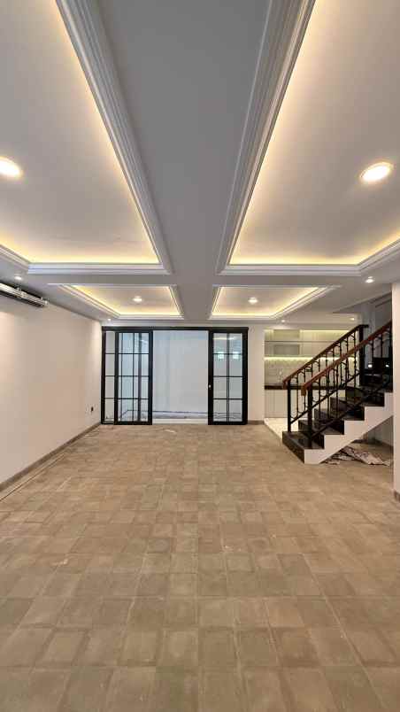 rumah modern classic 3 lantai di jagakarsa jaksel