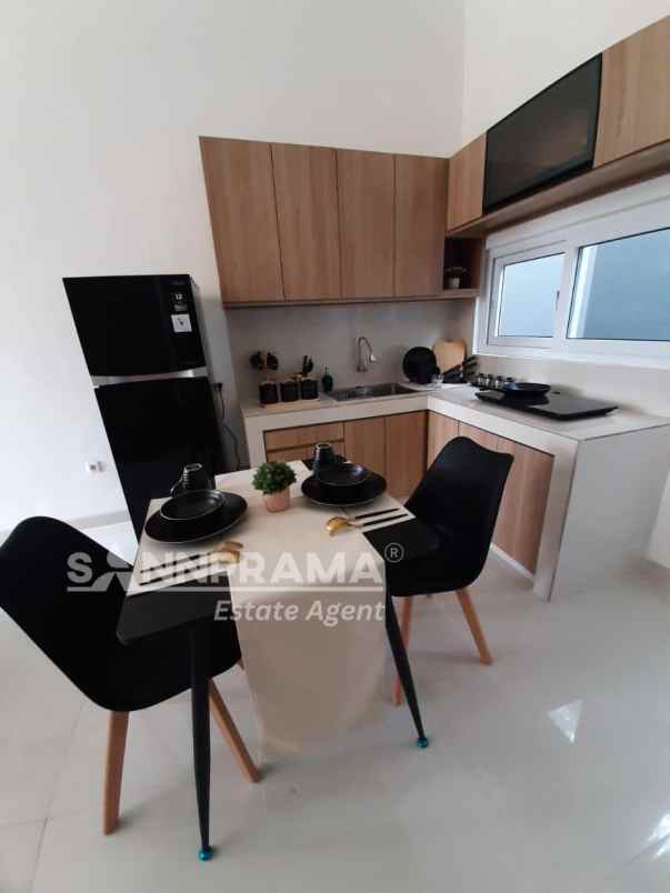 rumah modern dalam perumahan di jl ry parung rn pine