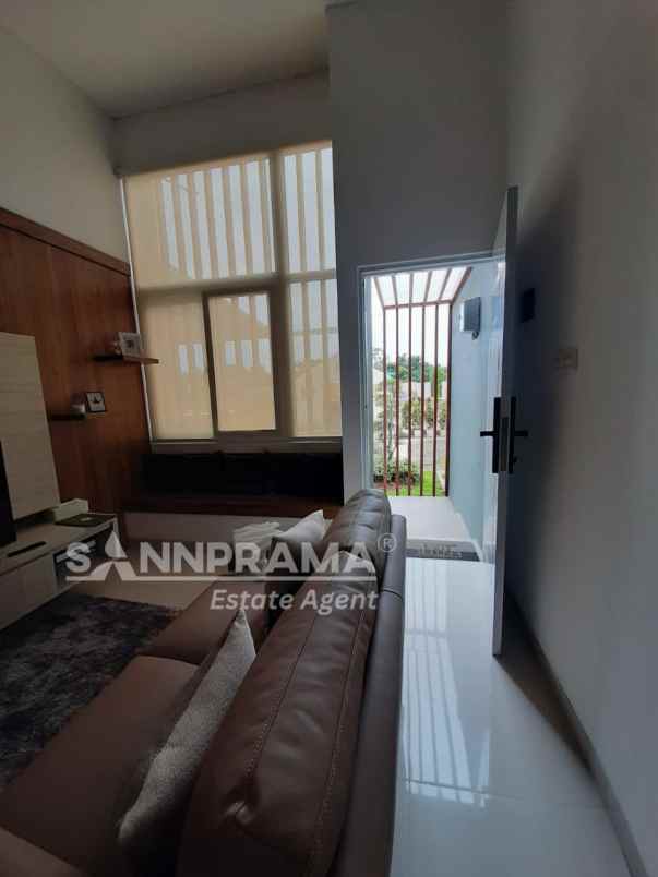 rumah modern dalam perumahan di jl ry parung rn pine