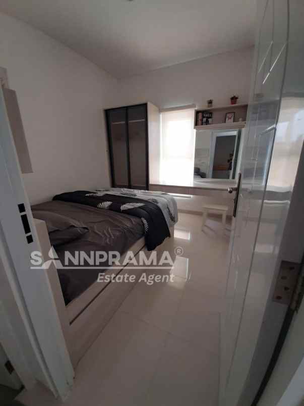 rumah modern dalam perumahan di jl ry parung rn pine