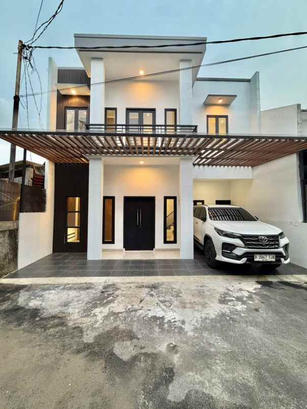 rumah modern jagakarsa 2 lantai siap tempati sekarang
