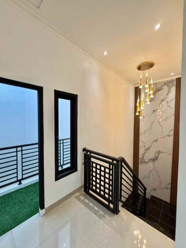 rumah modern jagakarsa 2 lantai siap tempati sekarang